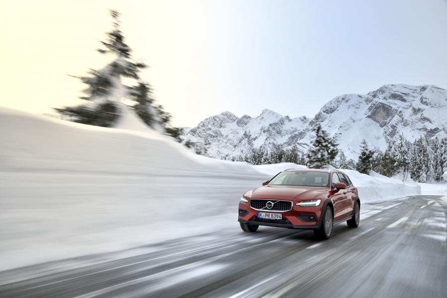  Volvo V60 D4 Cross Country 2018 года  (WW) (фото 25 из 49)